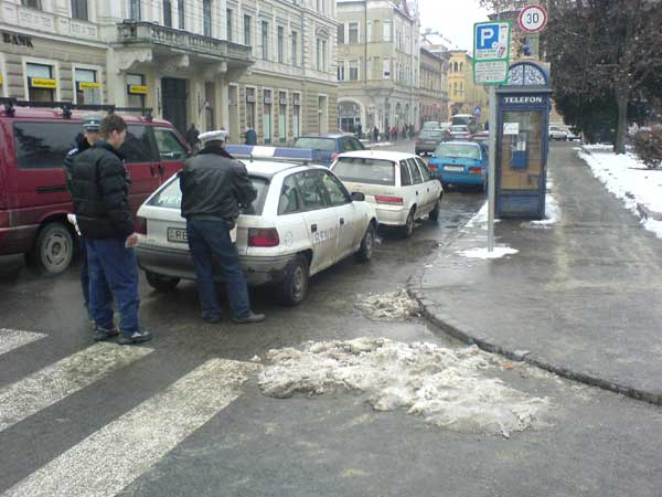 Szab�lytalankodva b�ntetnek