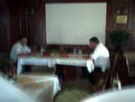 K�t asztal kell nekik